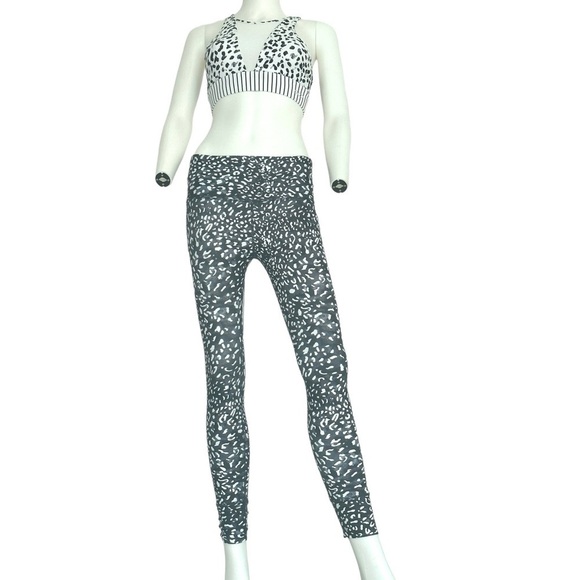 Lorna Jane leopard print leggings, size XS( see photos) moisture wicking - Picture 1 of 4